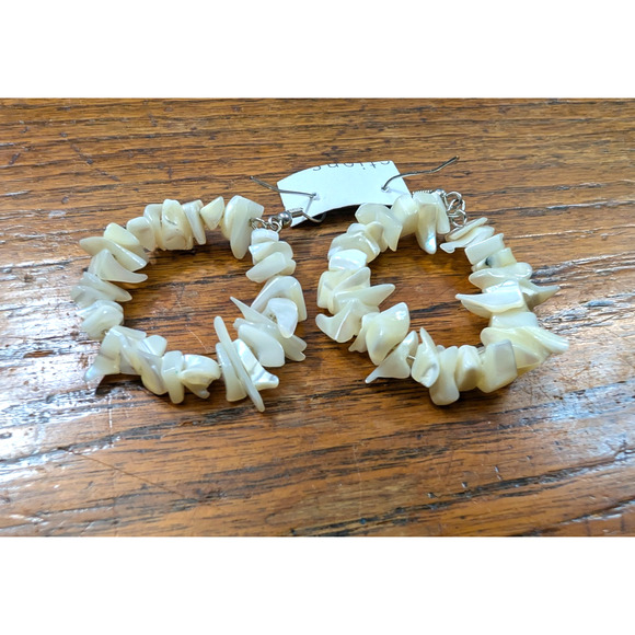 Vintage Mother Of Pearl Abalone Shell Chips Earrings Pierced Round Hoops Circles - Picture 4 of 4